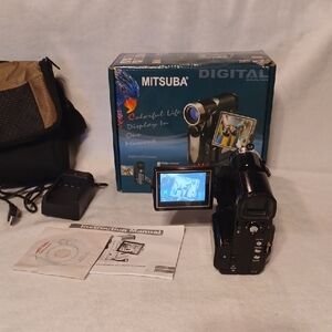 Black Digital Video Camera with LCD Screen Mittsuba MIT305